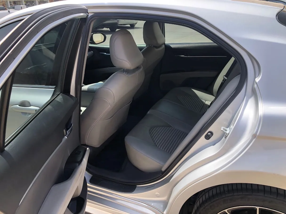 Car image 13