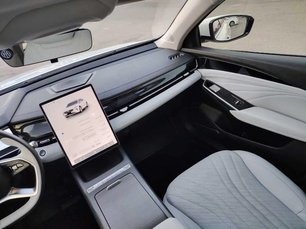 Car image 23