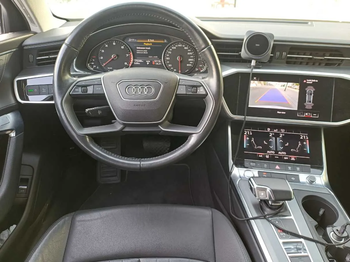 Car image 17