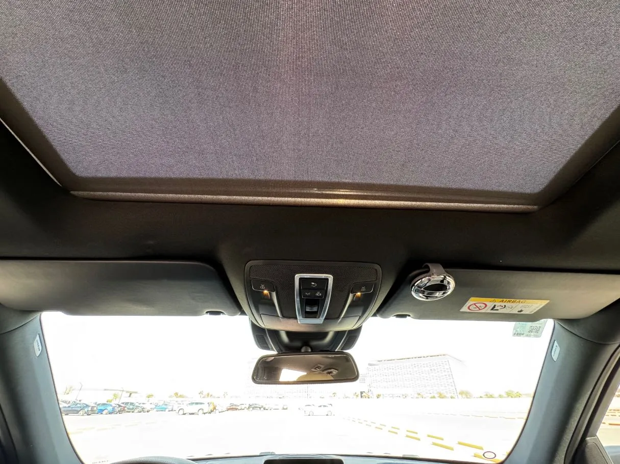 Car image 25