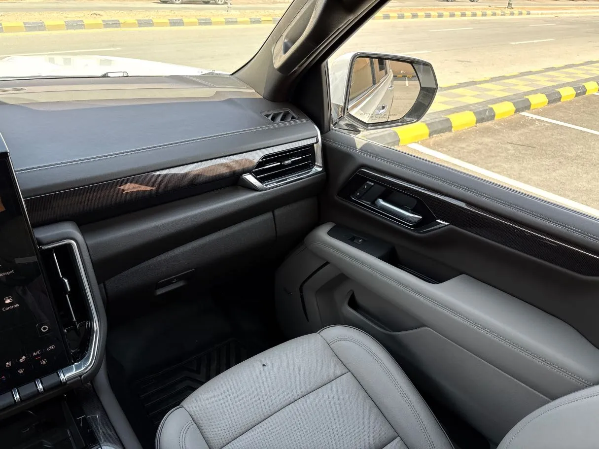 Car image 35