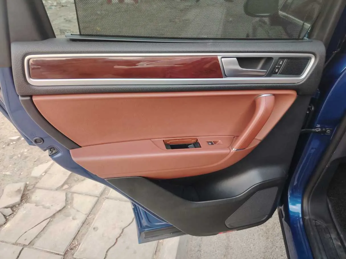 Car image 34