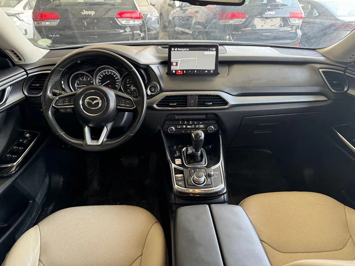 Car image 11
