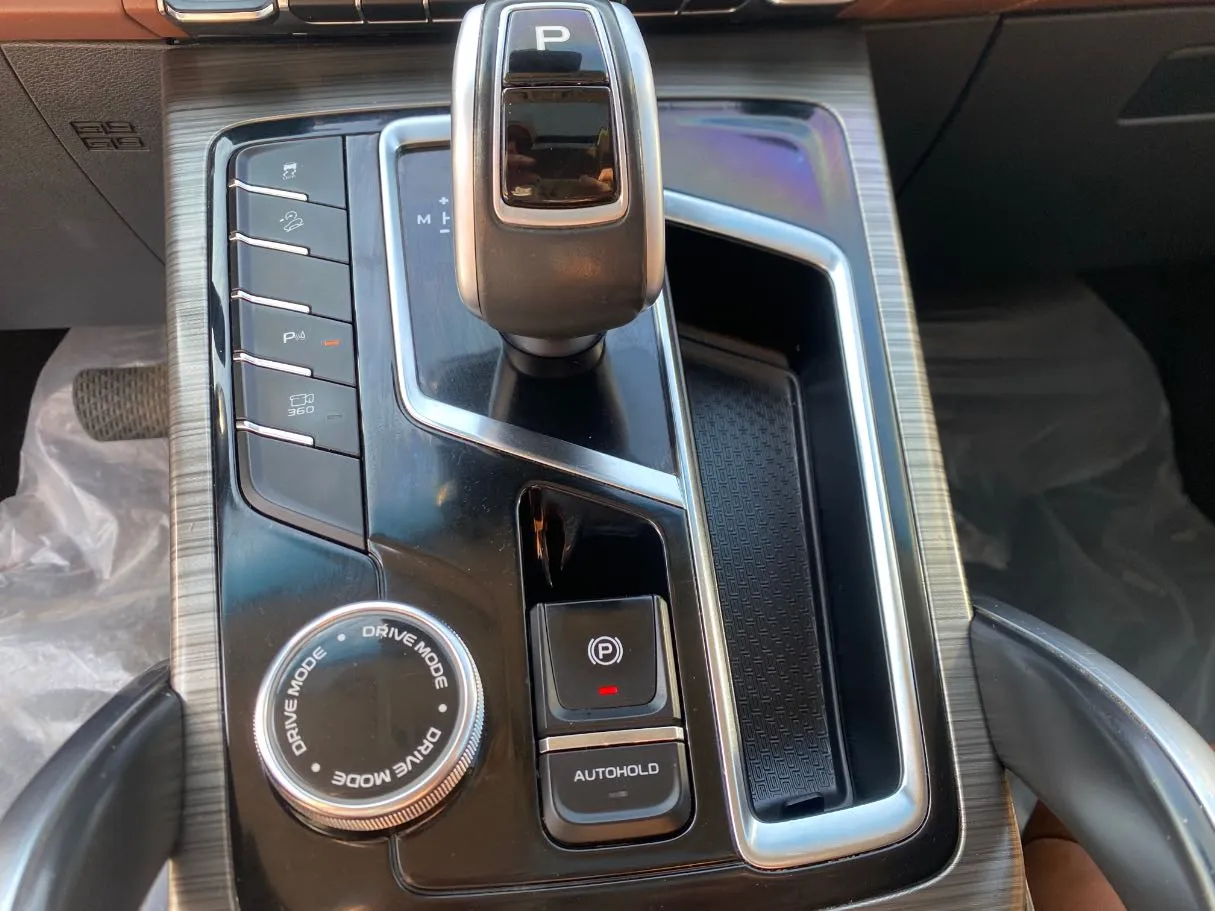 Car image 15