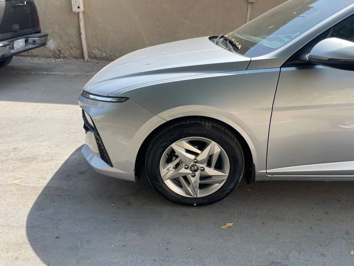 Car image 9
