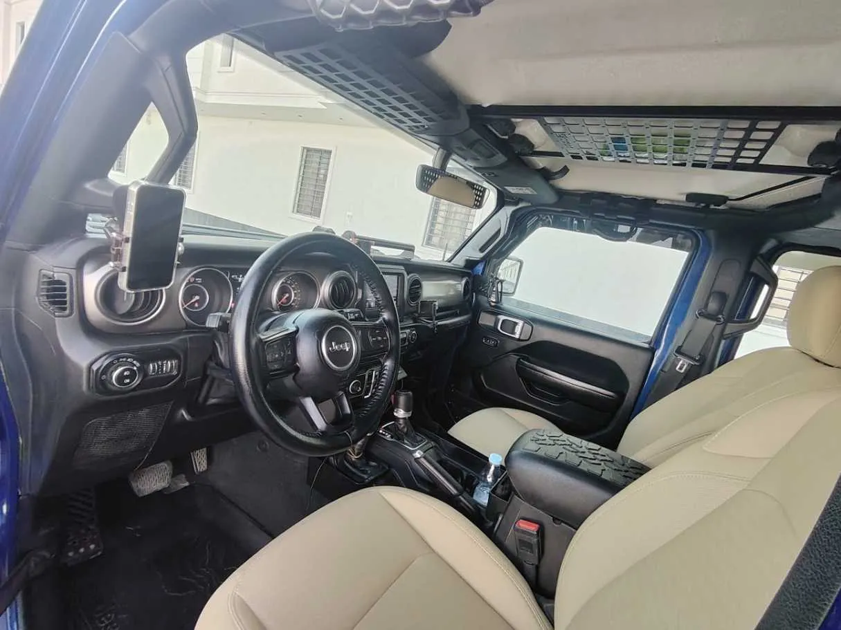 Car image 15