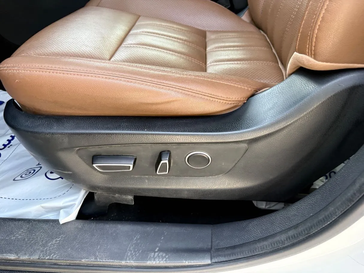 Car image 28