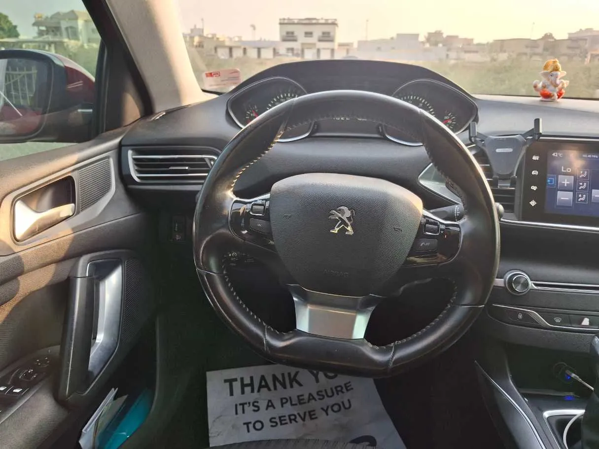 Car image 17