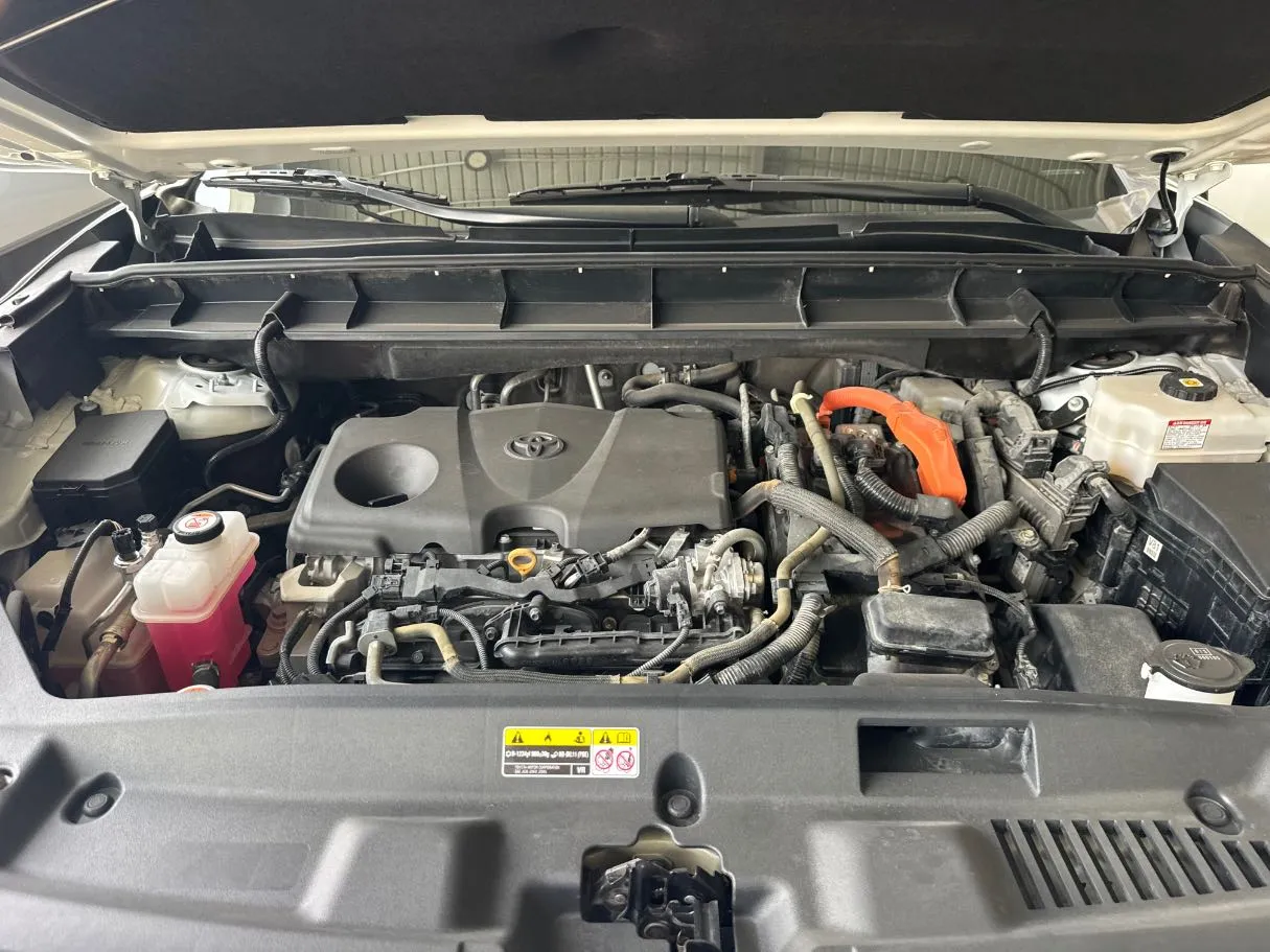 Car image 18