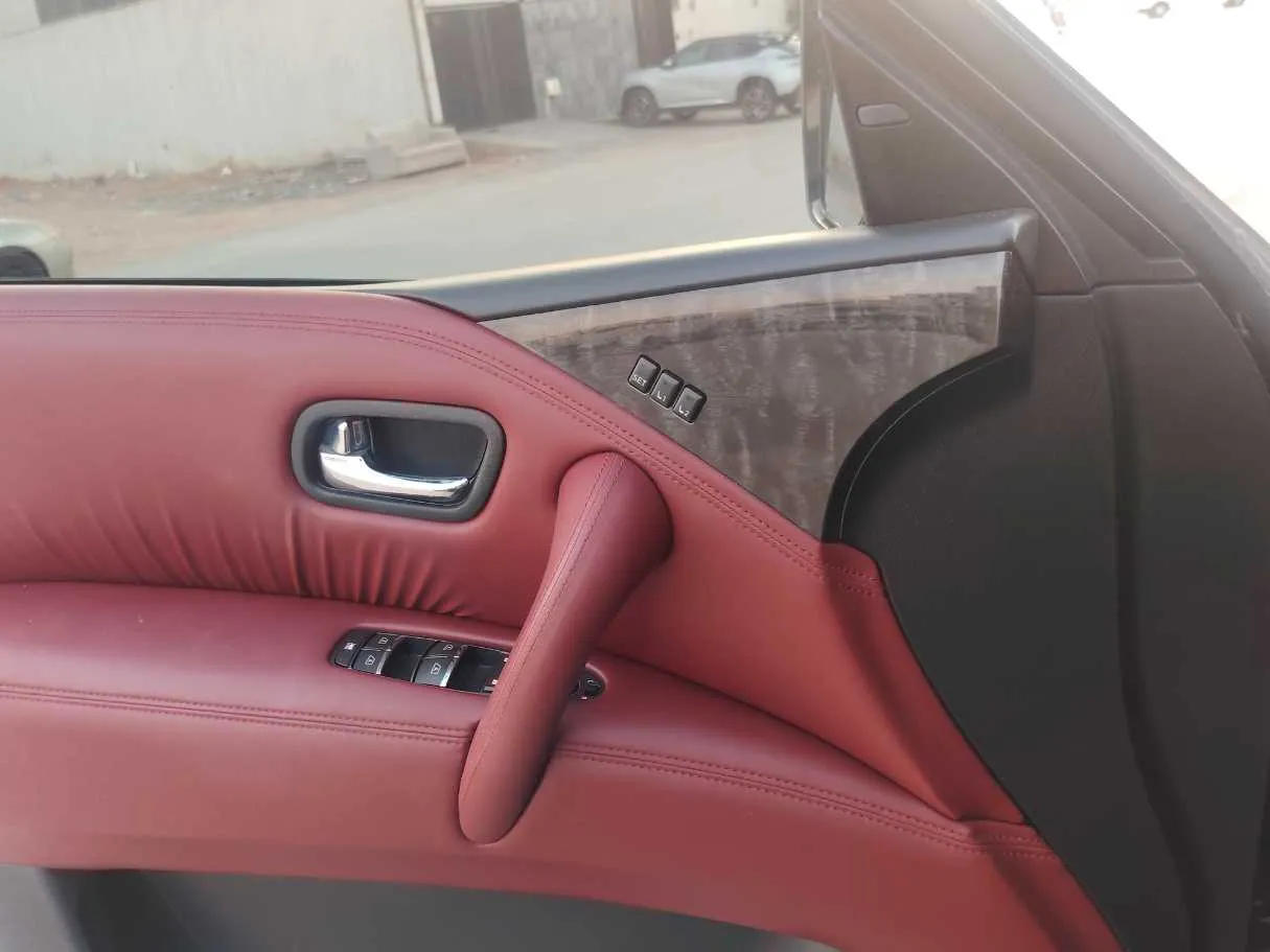 Car image 30