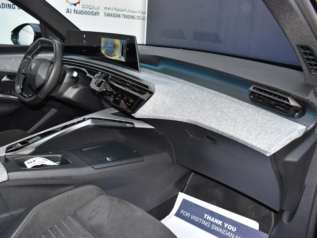 Car image 10