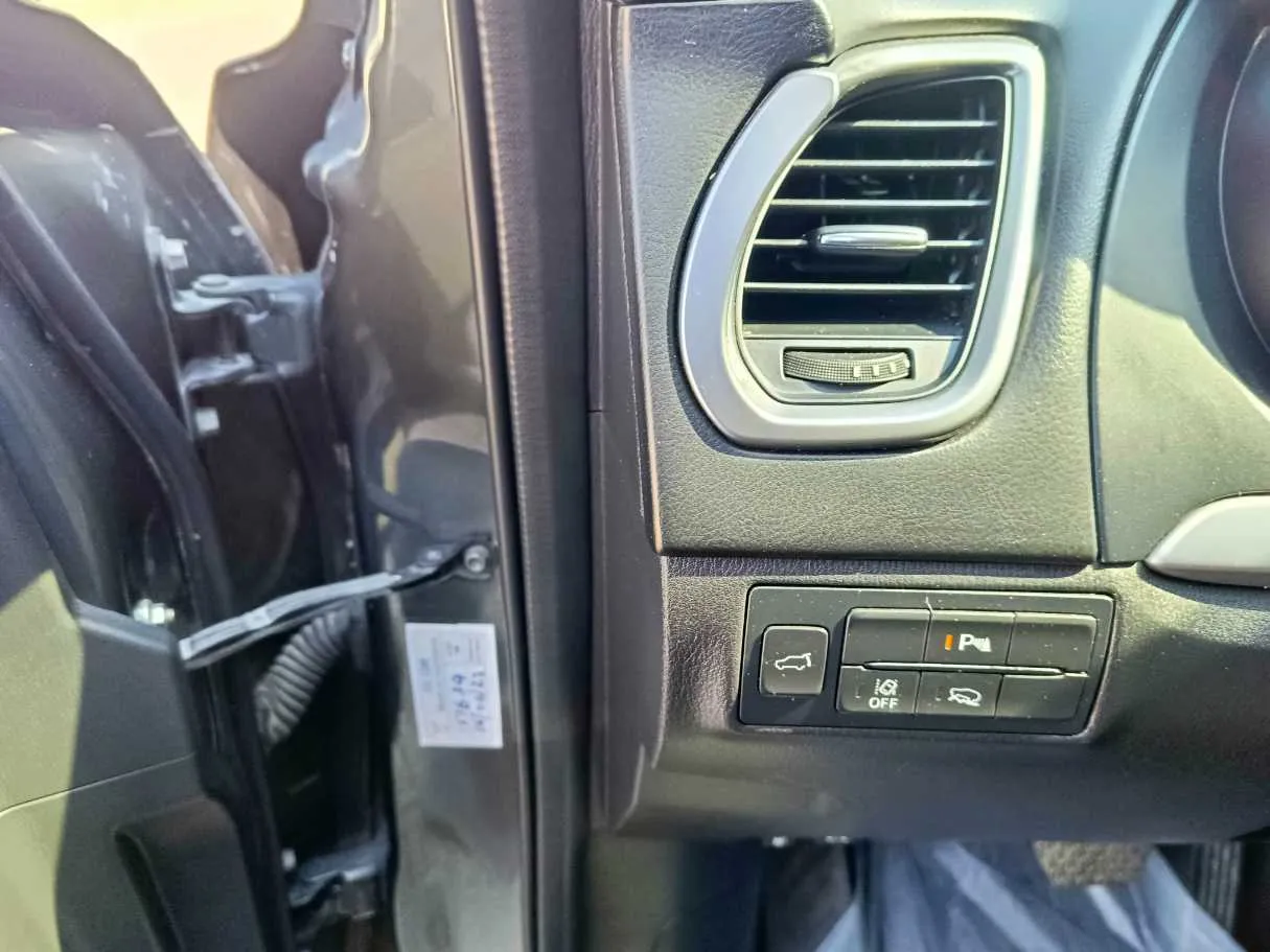 Car image 36
