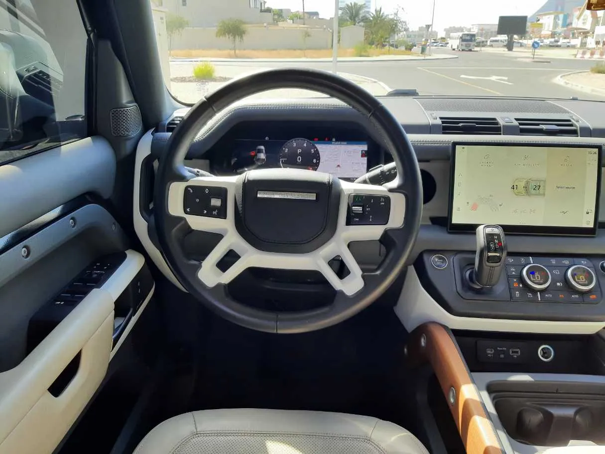 Car image 17