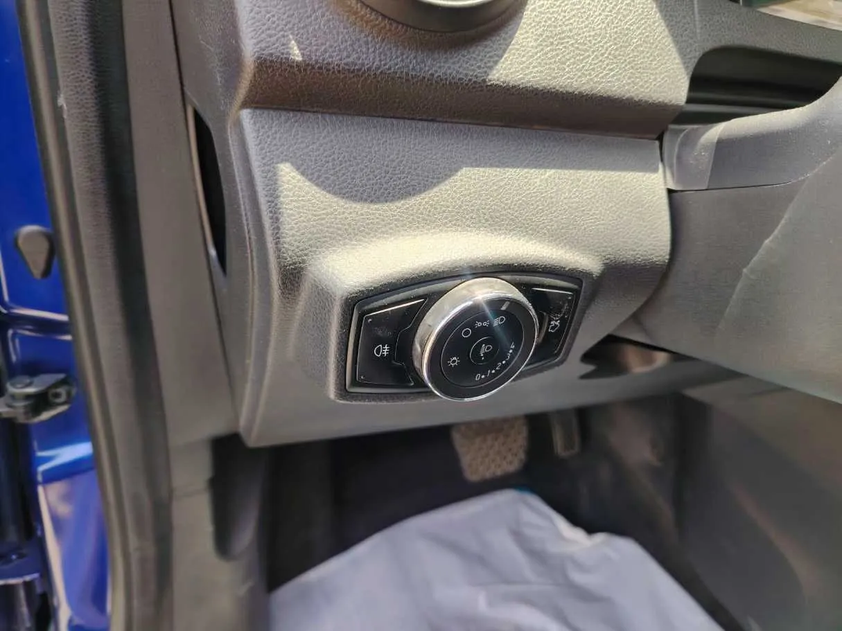 Car image 37