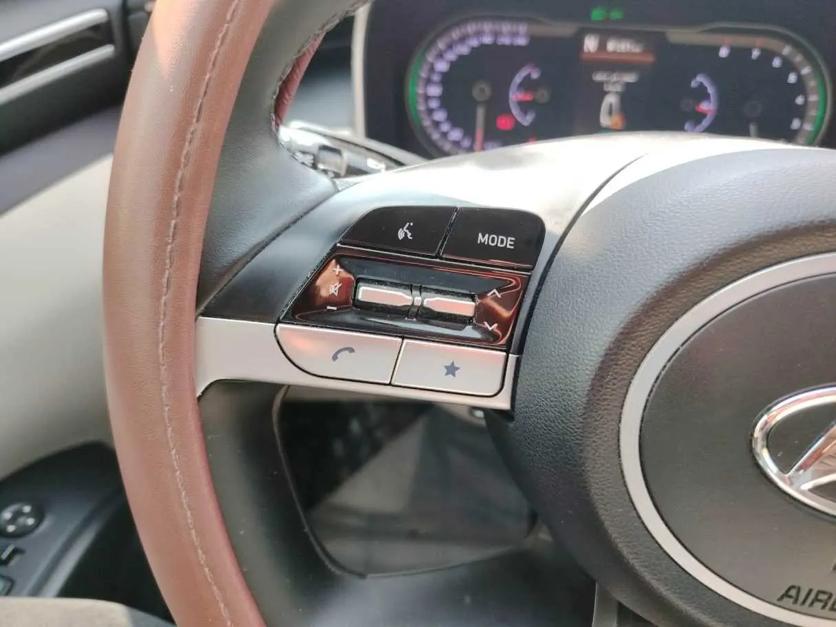 Car image 34