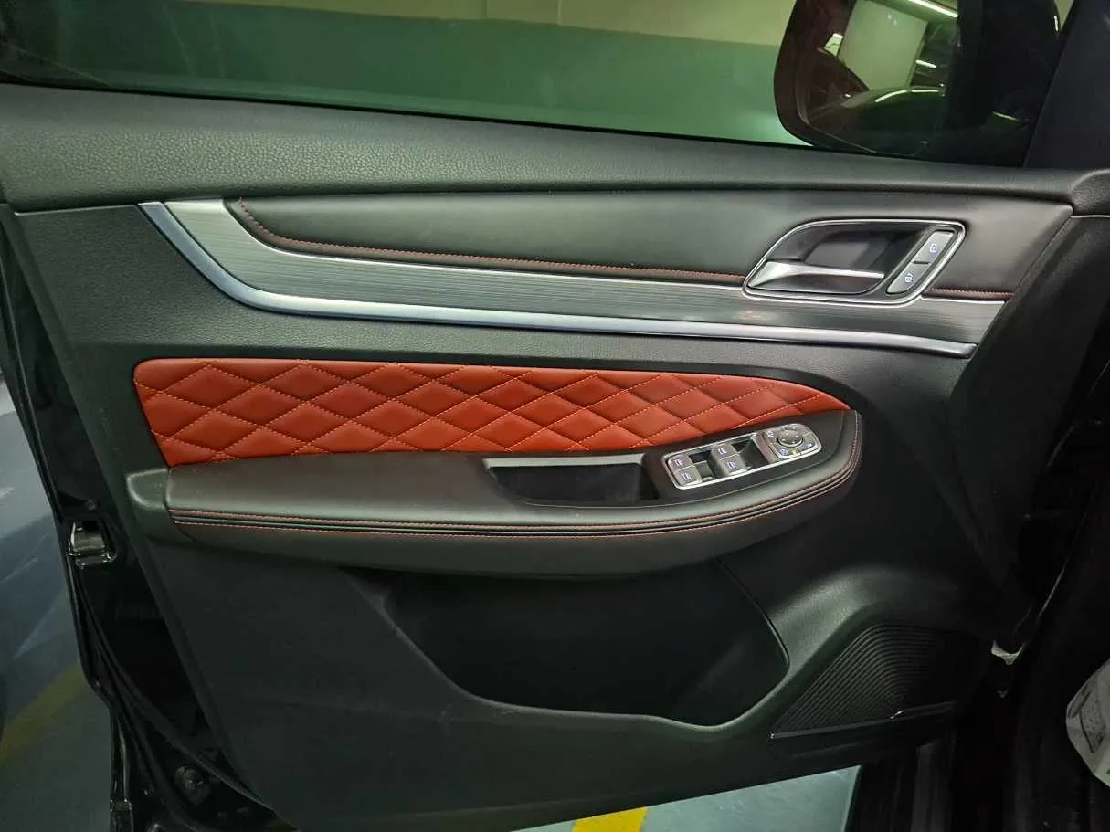 Car image 10