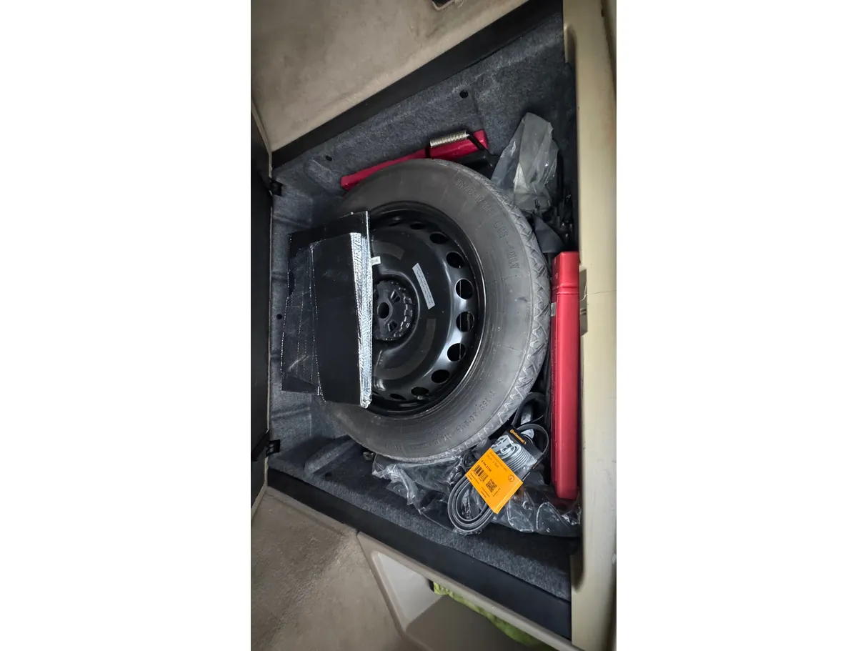 Car image 26