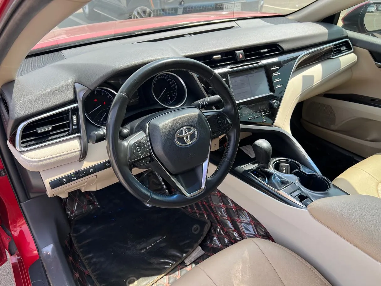 Car image 12