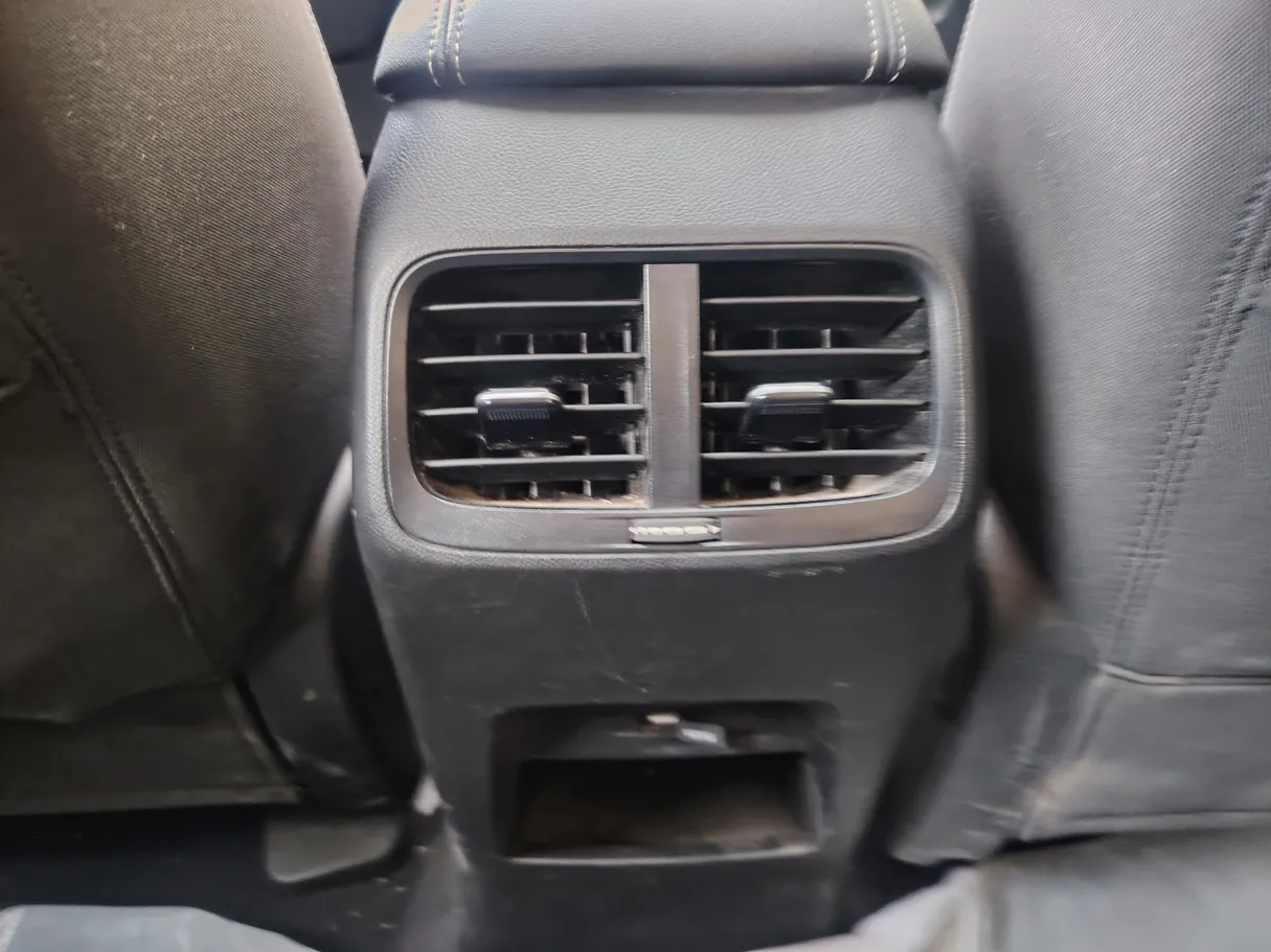 Car image 27