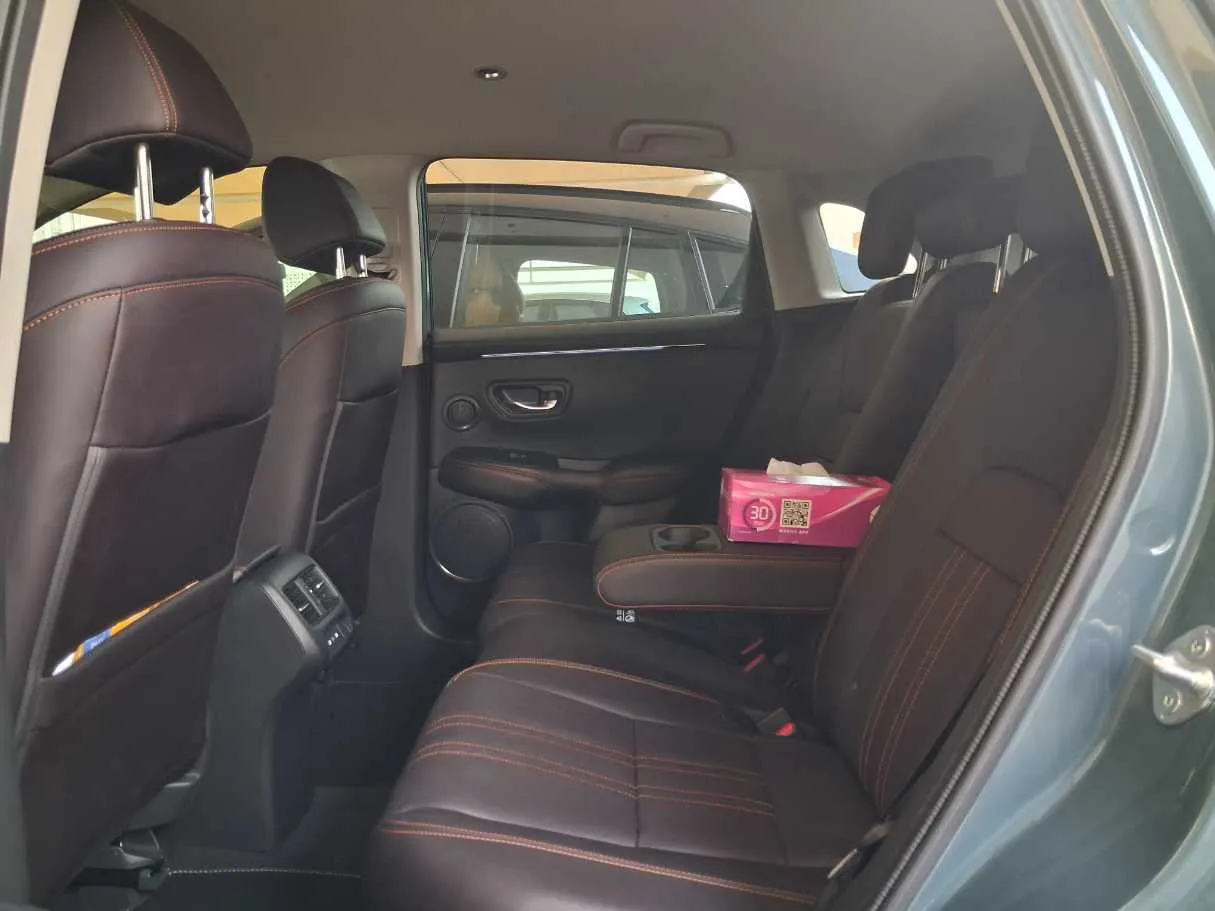 Car image 13