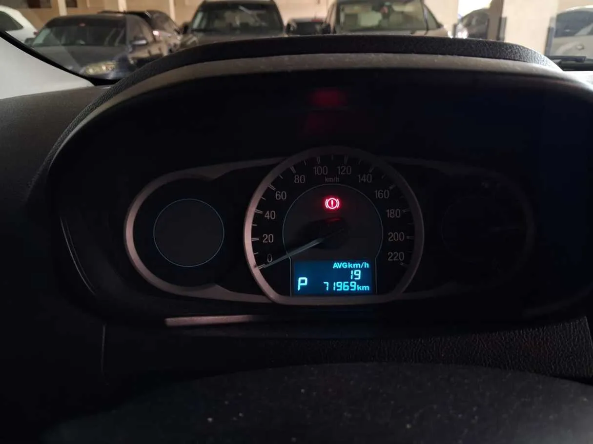 Car image 12