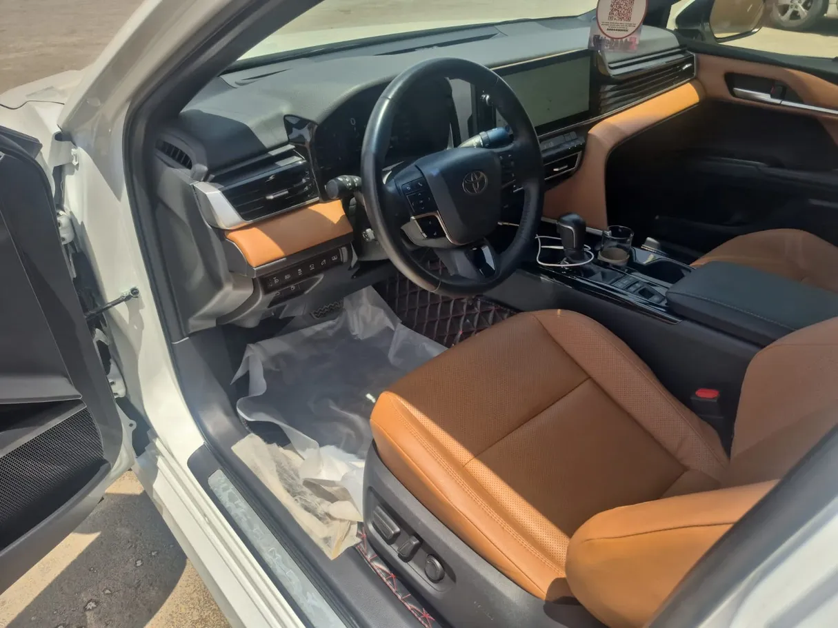 Car image 5