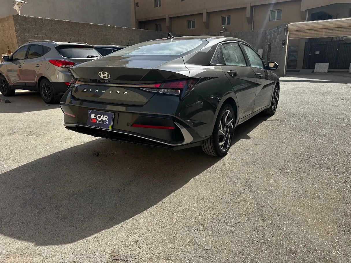 Car image 5