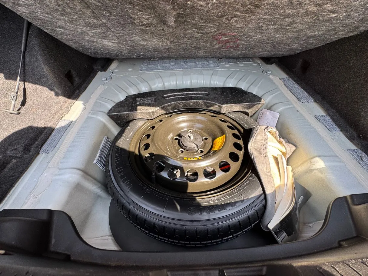 Car image 25