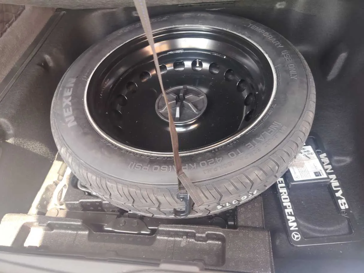 Car image 30