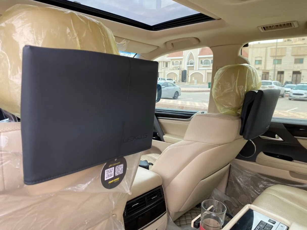 Car image 28