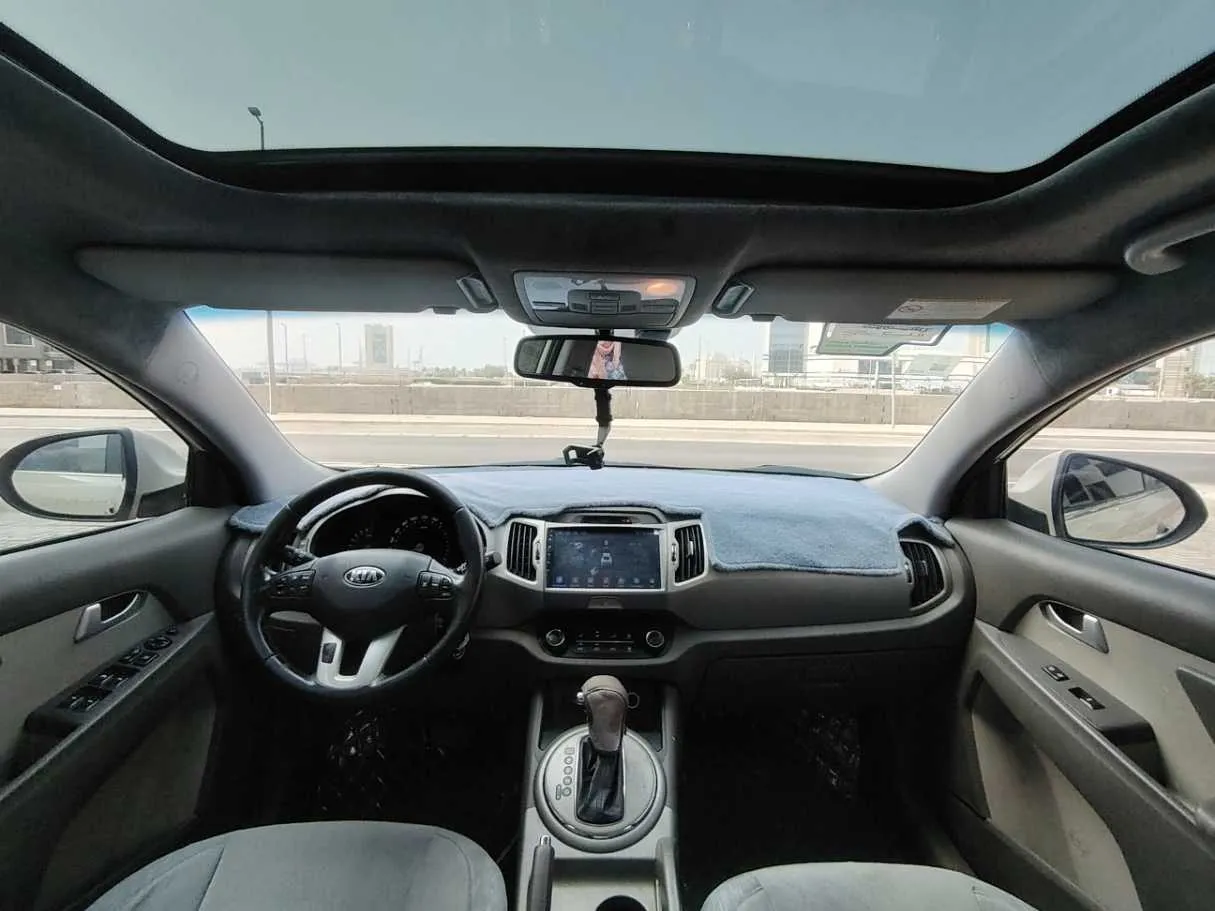 Car image 18