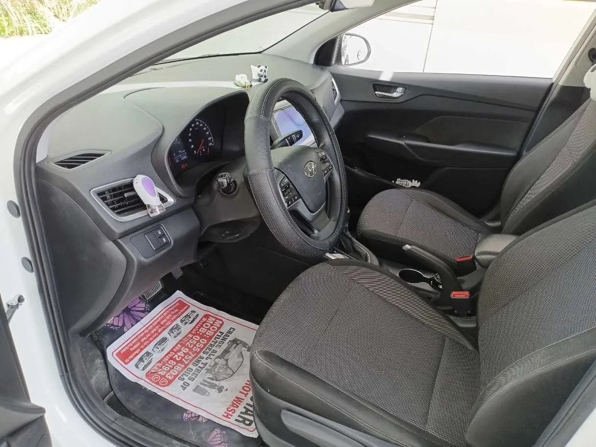 Car image 11