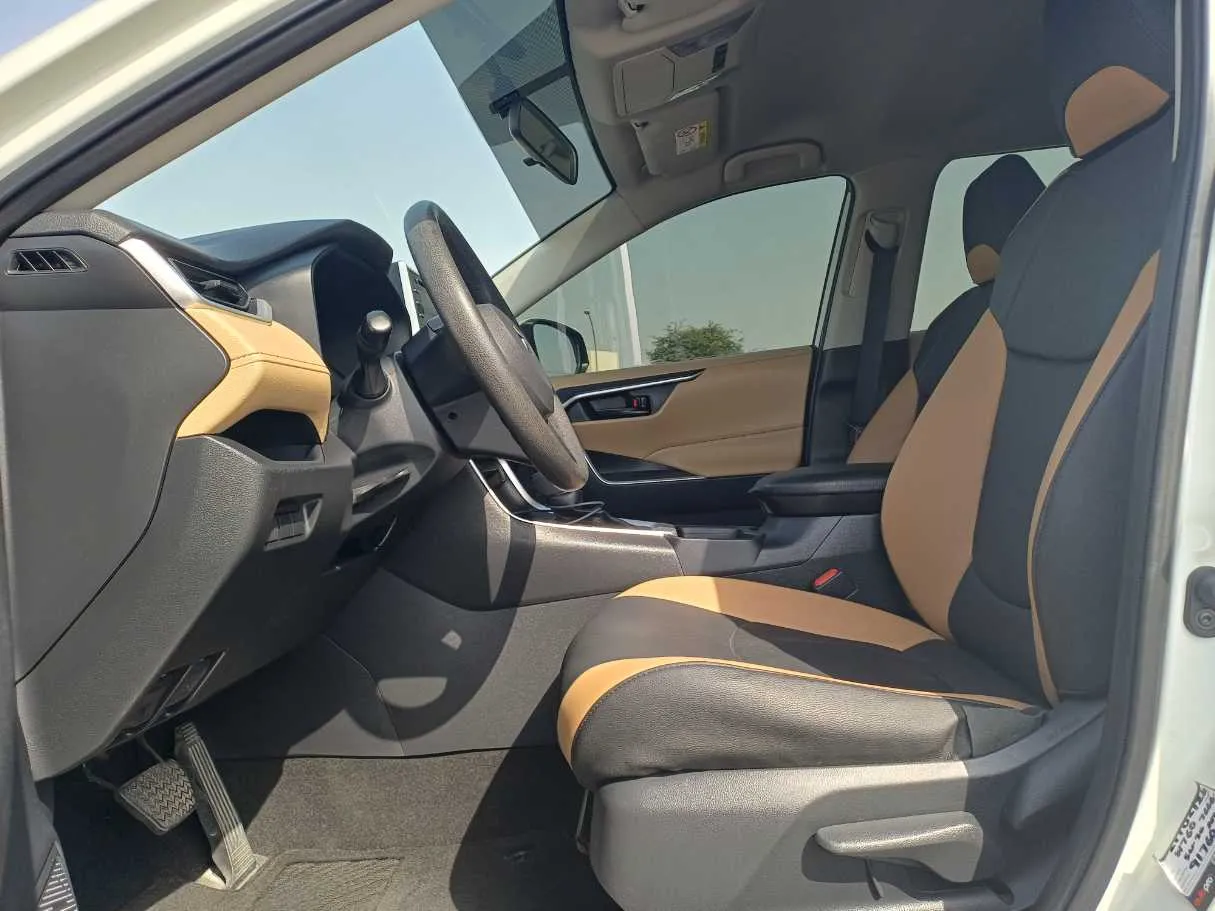 Car image 12