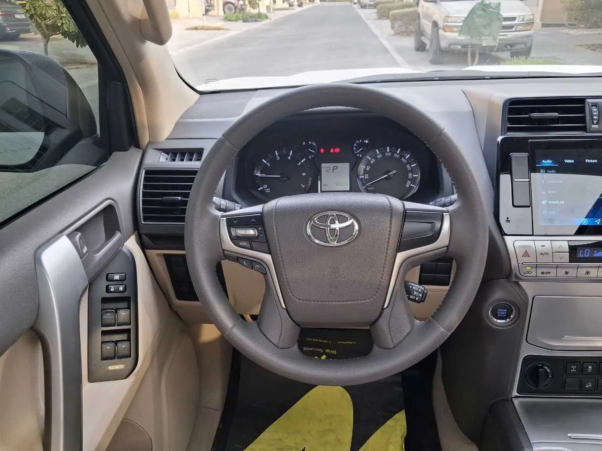Car image 19