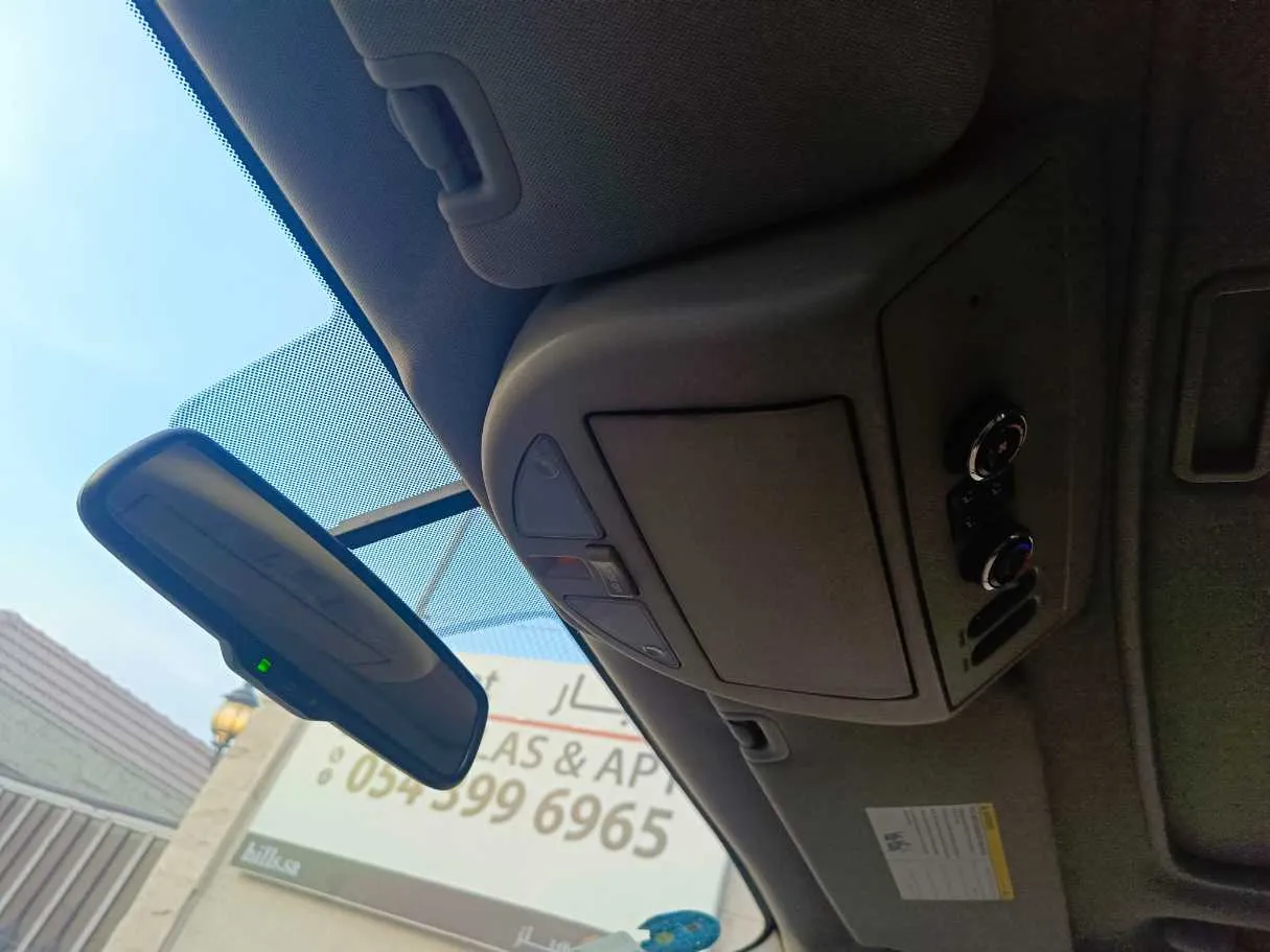 Car image 32