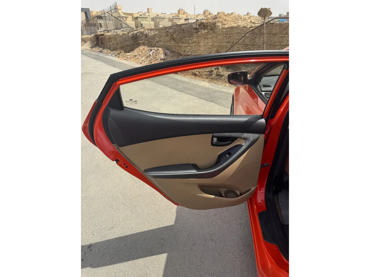 Car image 12
