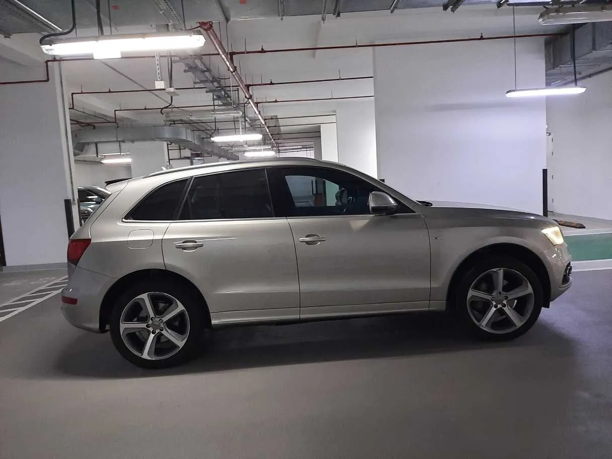Car image 8