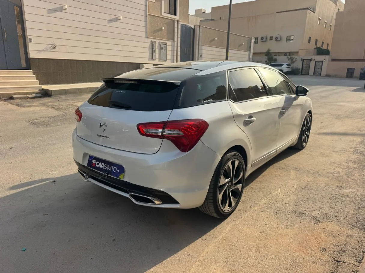 Car image 5