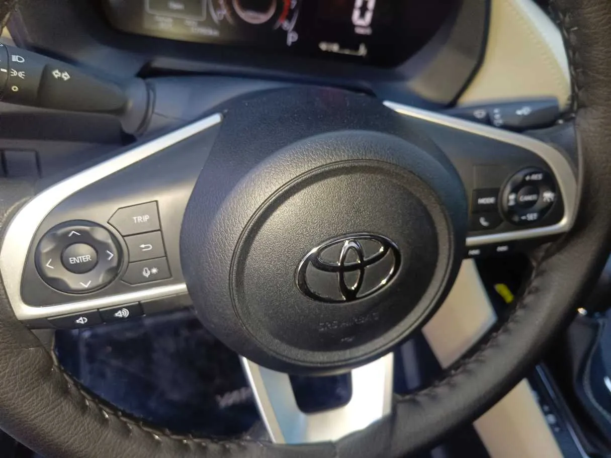 Car image 24