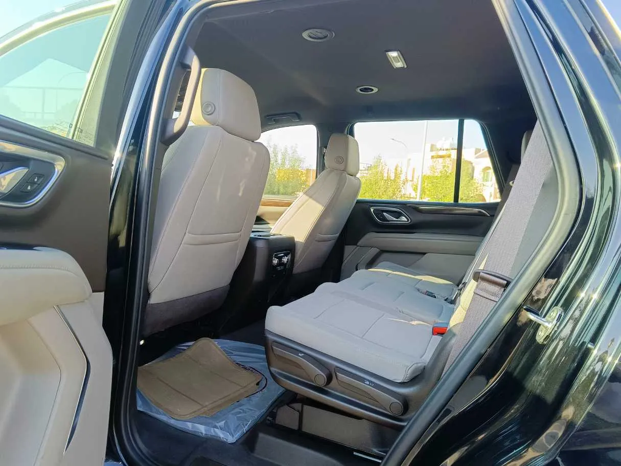 Car image 18