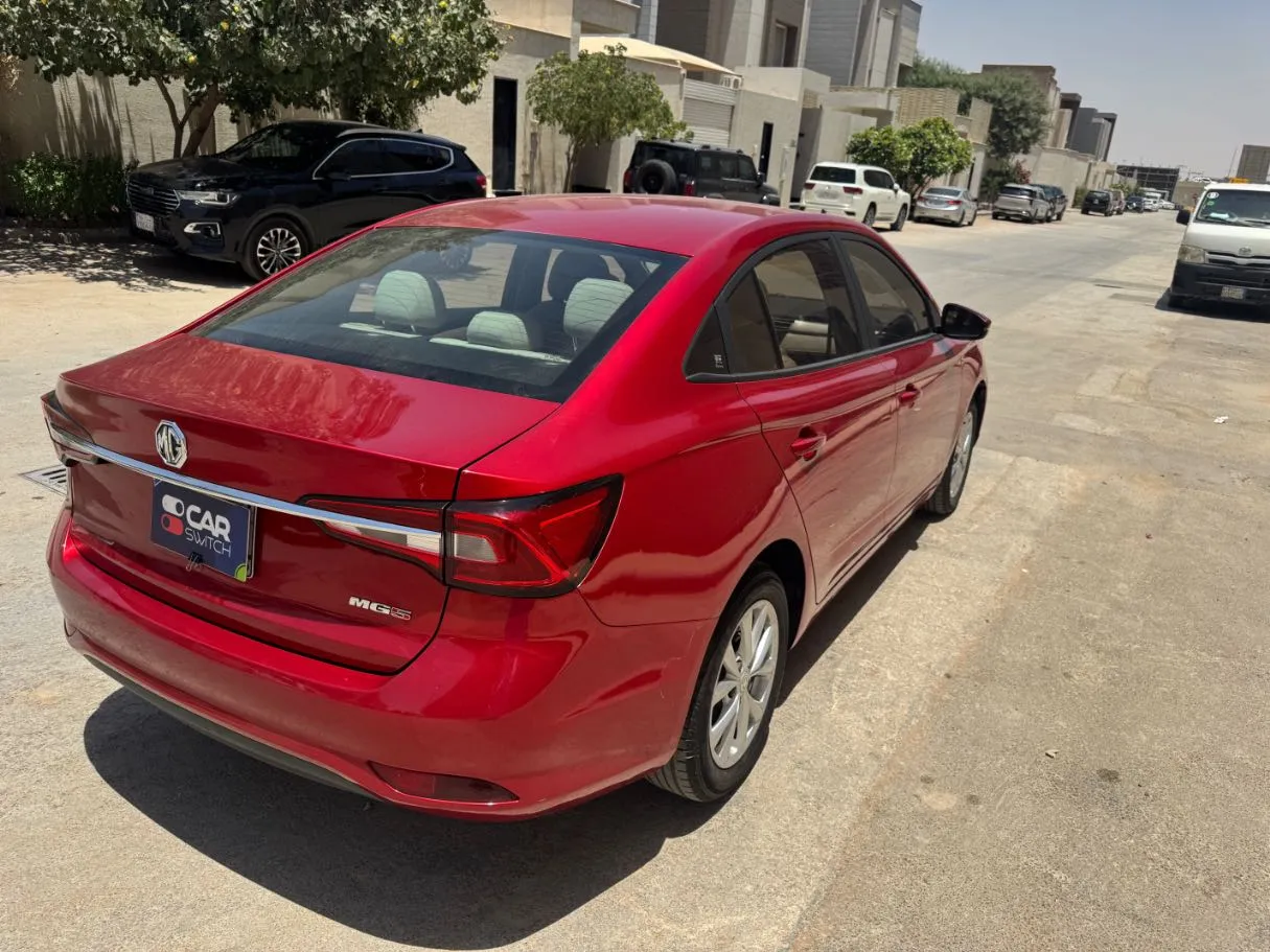 Car image 5