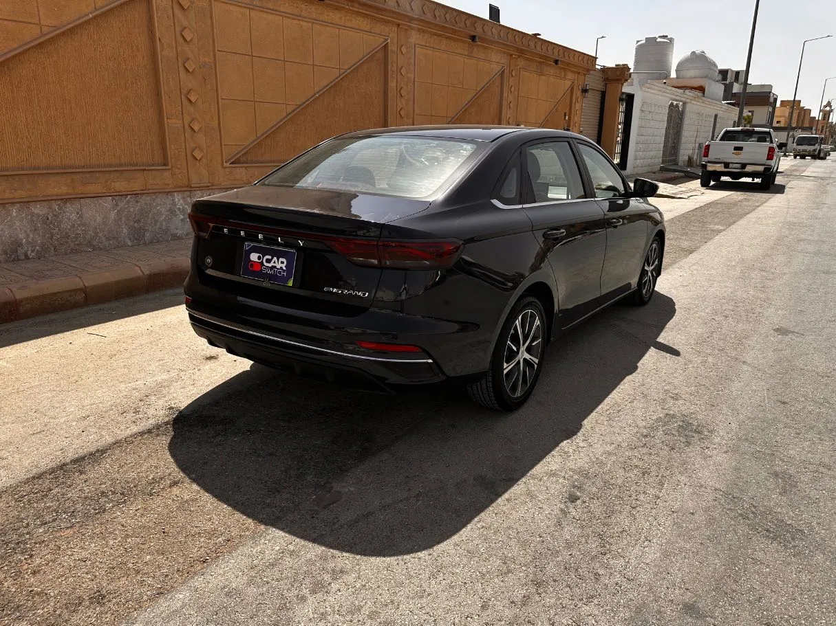 Car image 5