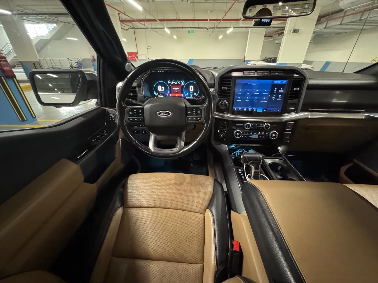 Car image 17