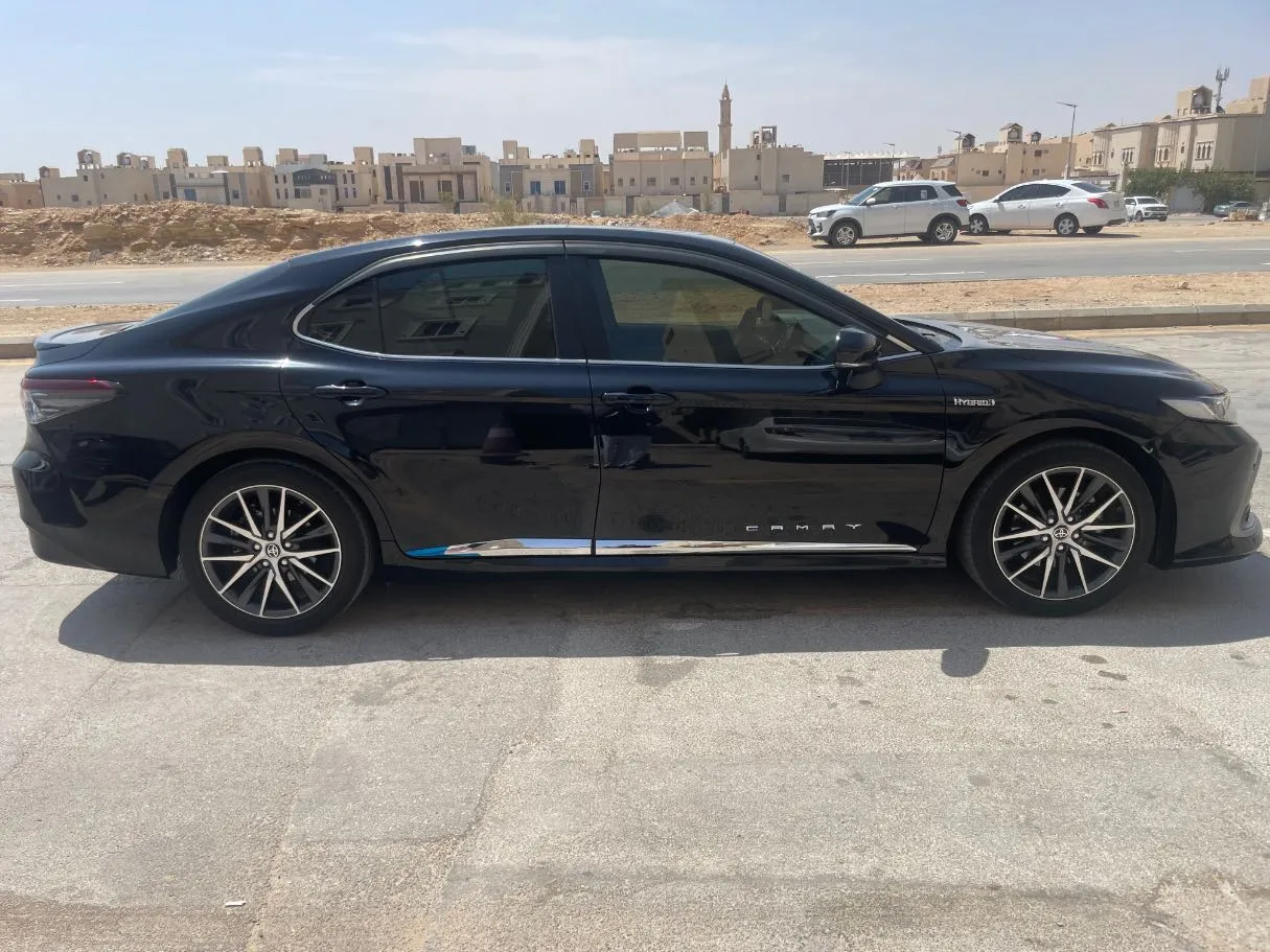 Car image 4