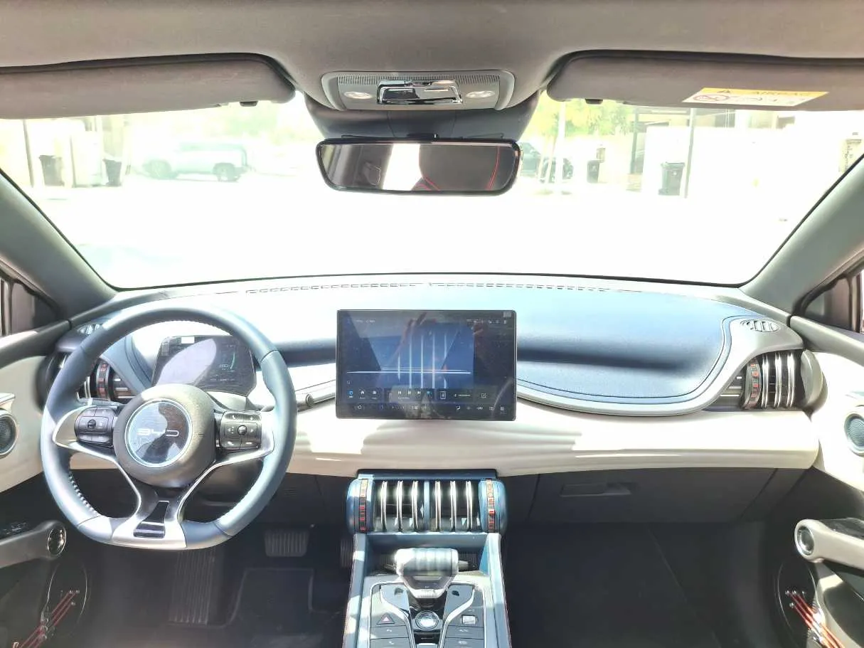 Car image 15