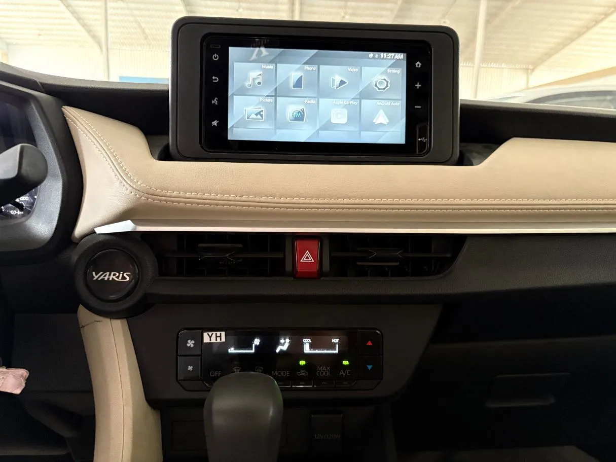 Car image 12