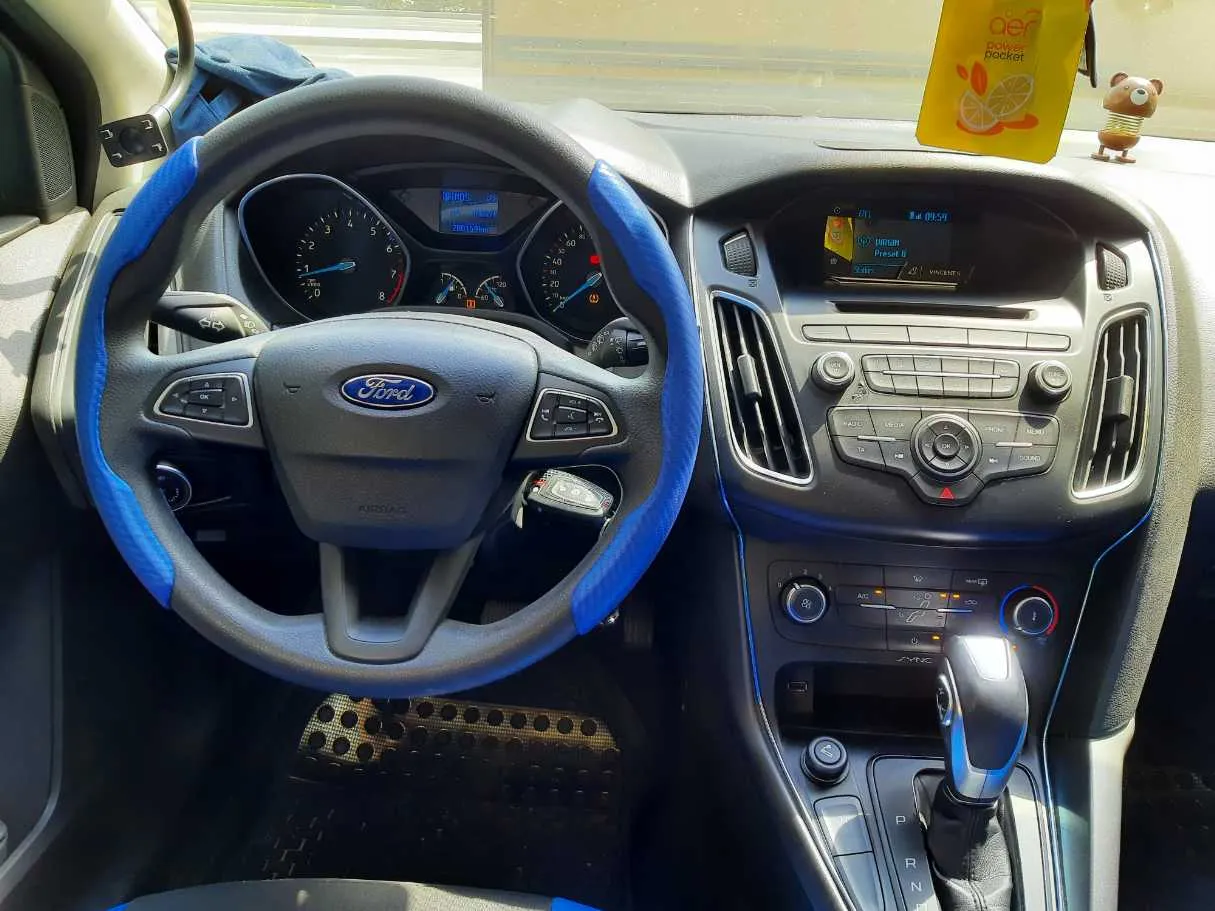 Car image 17