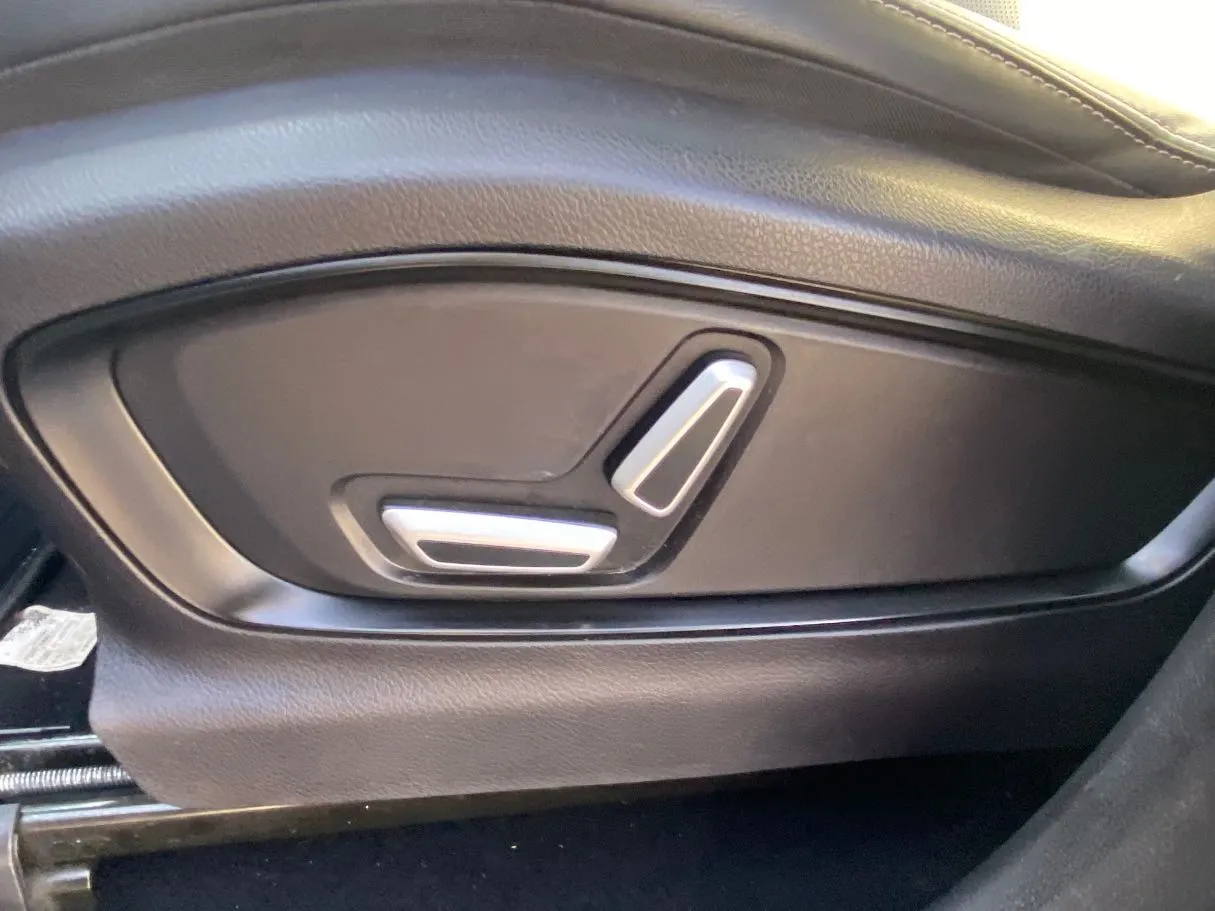 Car image 28