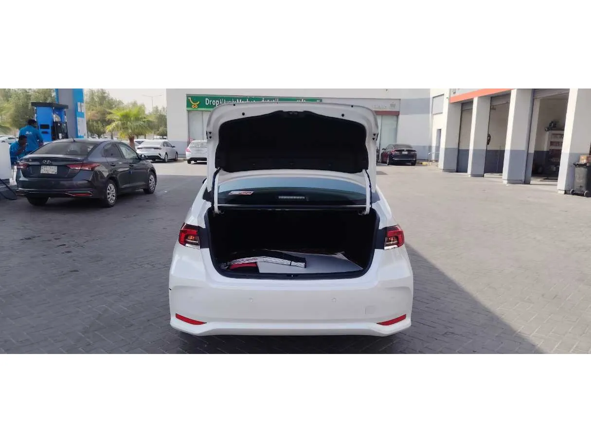 Car image 21