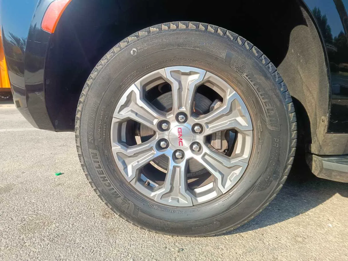Car image 10
